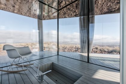Uma casa de vidro no deserto